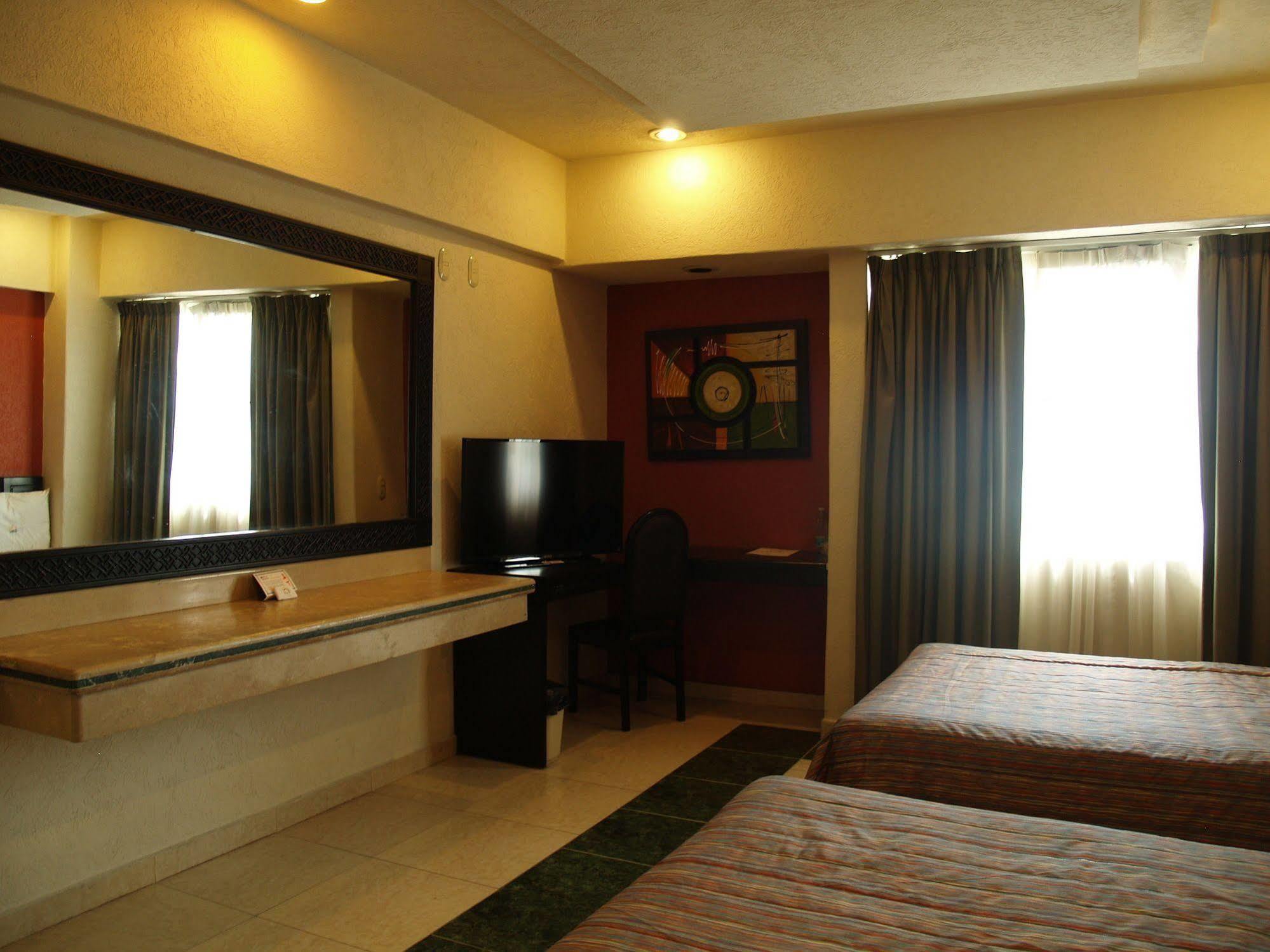 Hotel Real Del Sol - Zona Expo Industrial Guadalajara Kültér fotó